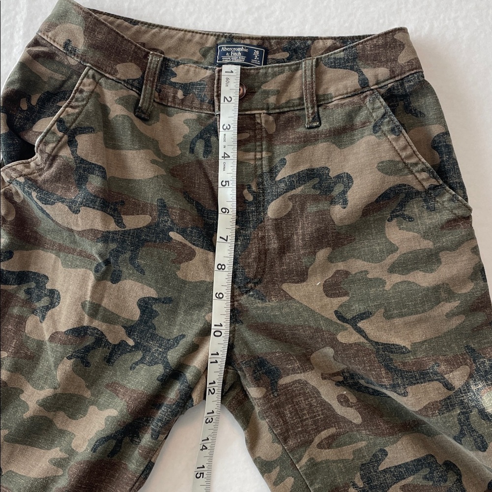 Abercrombie and Fitch Camo Pants with Stripe Size 2
Distressed wash. - Picture 6 of 6